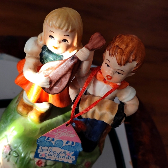 Lefton Music Box Alps Boy n Girl Lute accordion Plays Chim- cheree Mary Poppins - Picture 6 of 13